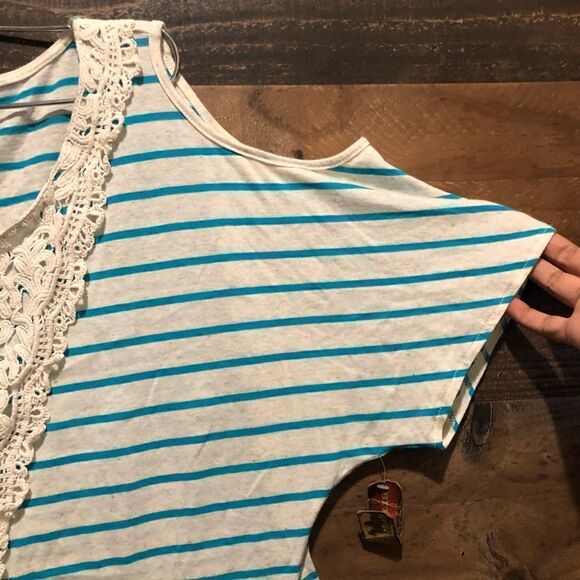 NWT bit & bridle cold shoulder top medium - Picture 3 of 5